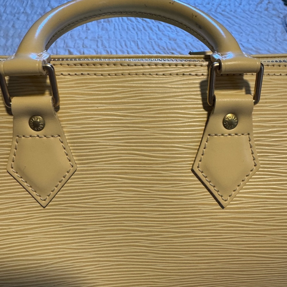 LOUIS VUITTON CLASSIC SPEEDY 25 EPI LEATHER HANDBAG - Picture 7 of 16